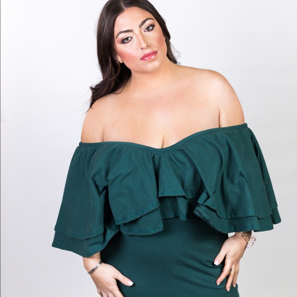 Plus Size Ruffled Off Shoulder Bodycon Dress - Picture 4 of 7